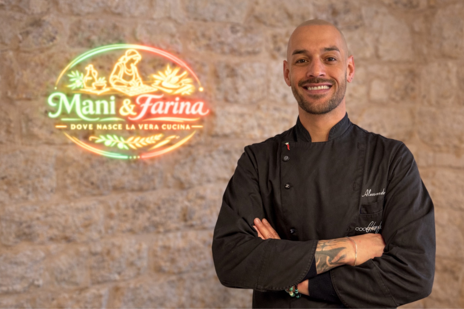 Ospiti sorridenti con vino pugliese